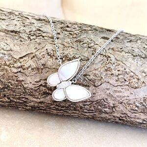 Mother of perl flying butterfly white gold Vermeil necklace